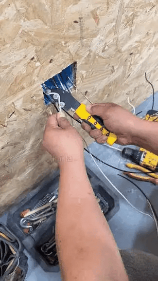 Workshop-Ready 3-Roller Stainless Steel Wire Straightener Hand Tool