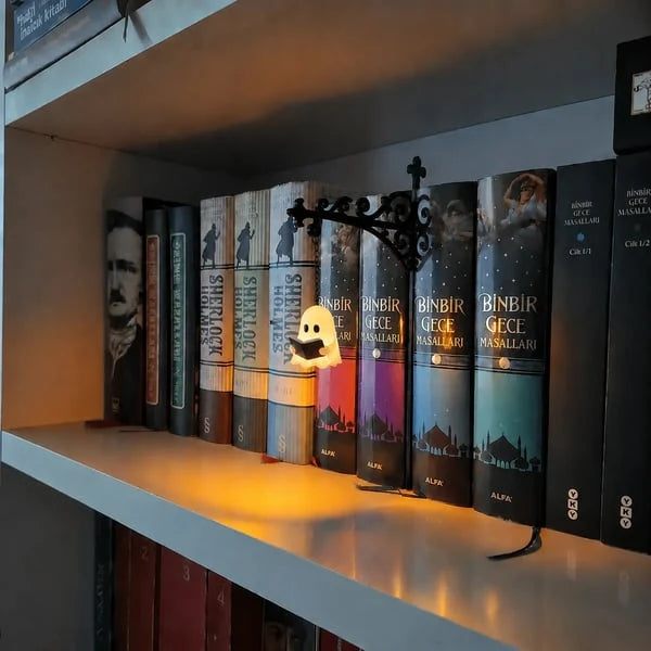 Decorative Ghost Bookshelf Lantern for Focused Lighting