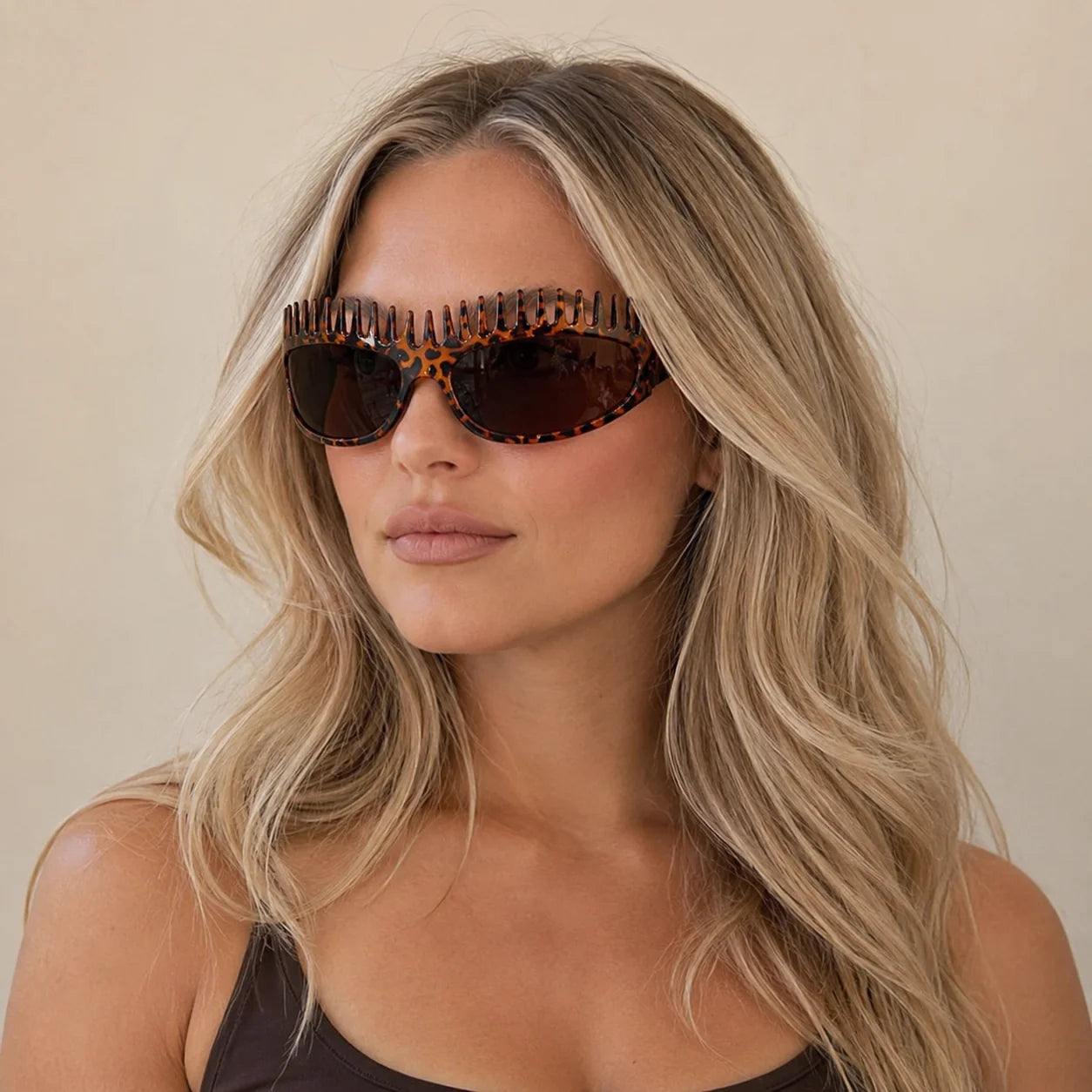 Jagged-Frame Y2K Oval Sunglasses with a Spiky Retro Look
