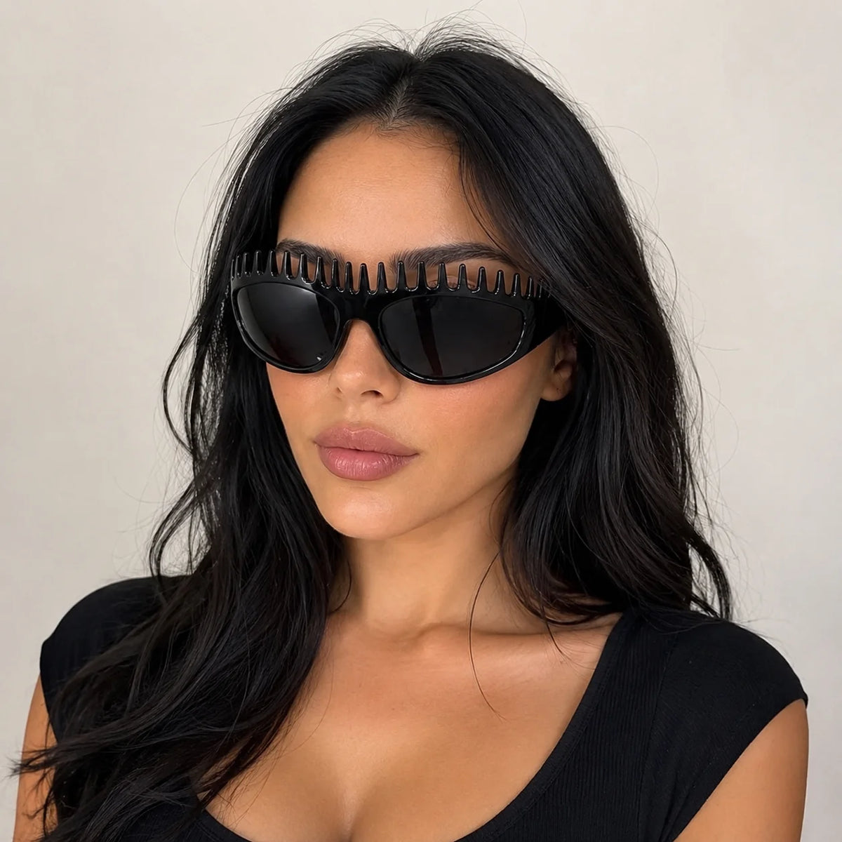 Jagged-Frame Y2K Oval Sunglasses with a Spiky Retro Look